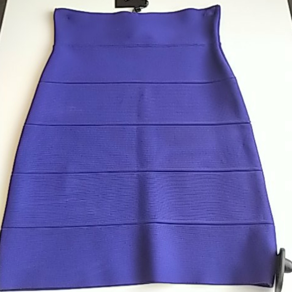 NWT BCBGMAXAZARIA Bandage Skirt in Dregalblue, XS - Picture 2 of 2